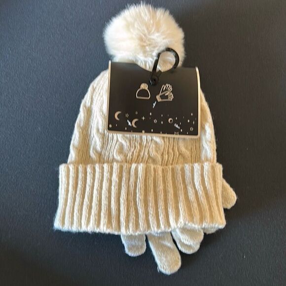 VINCE CAMUTO Winter White Beanie & Gloves NWT - Picture 2 of 5